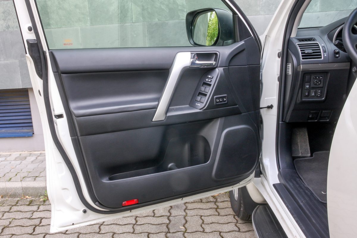 TOYOTA LAND CRUISER