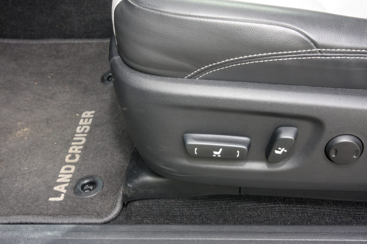 TOYOTA LAND CRUISER