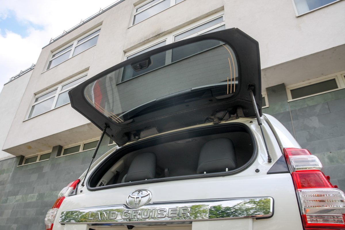 TOYOTA LAND CRUISER
