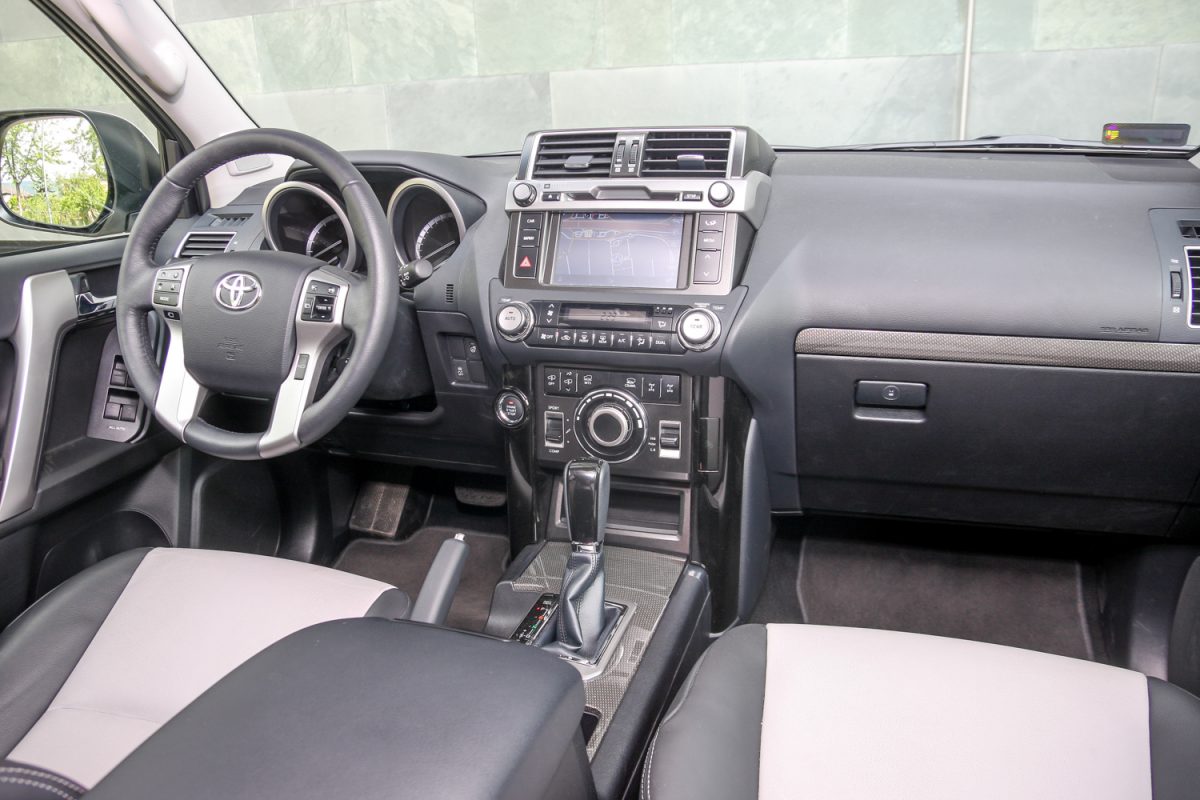 TOYOTA LAND CRUISER