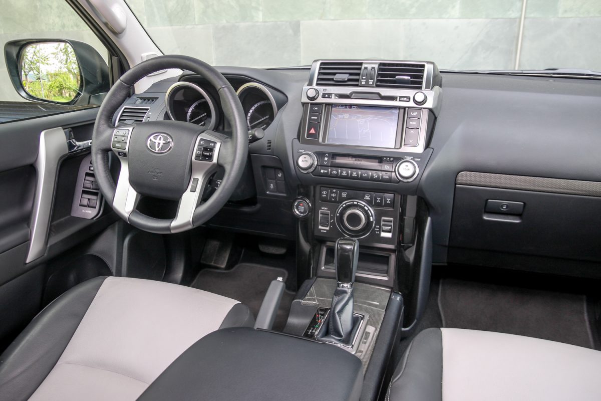TOYOTA LAND CRUISER