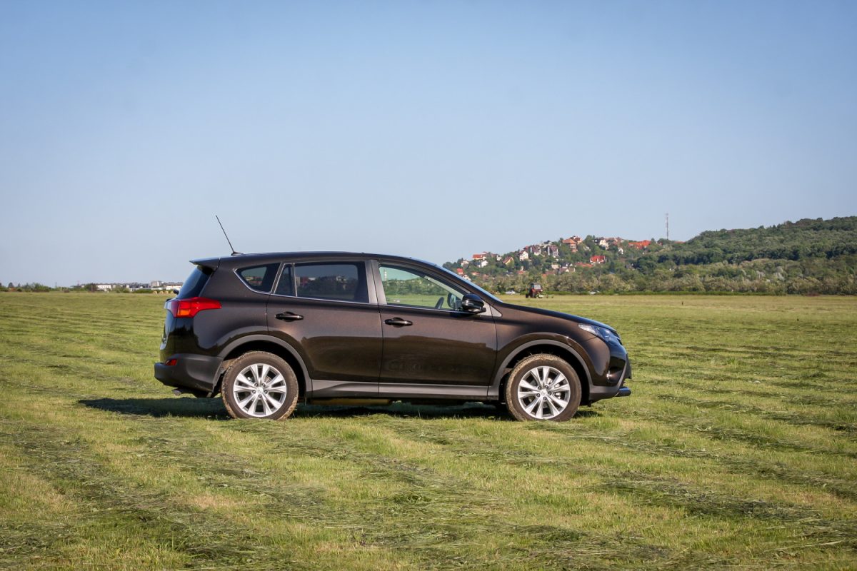 TOYOTA RAV 4