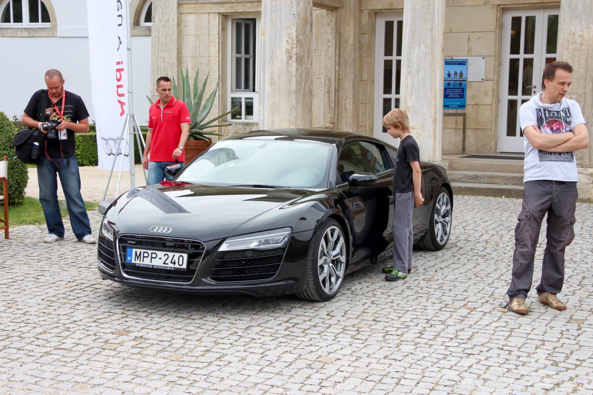 AUDI