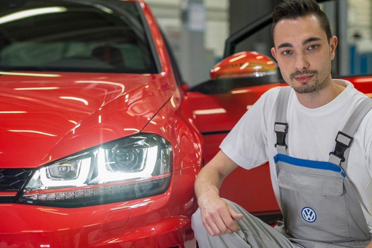 VOLKSWAGEN GOLF