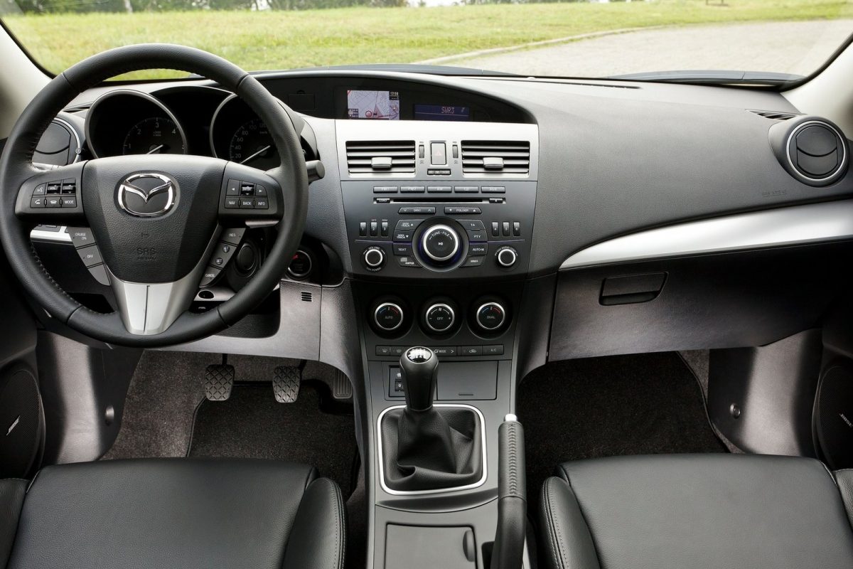 MAZDA 3