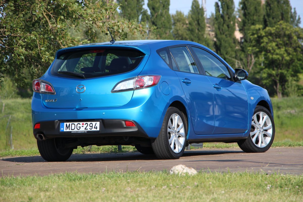 MAZDA 3