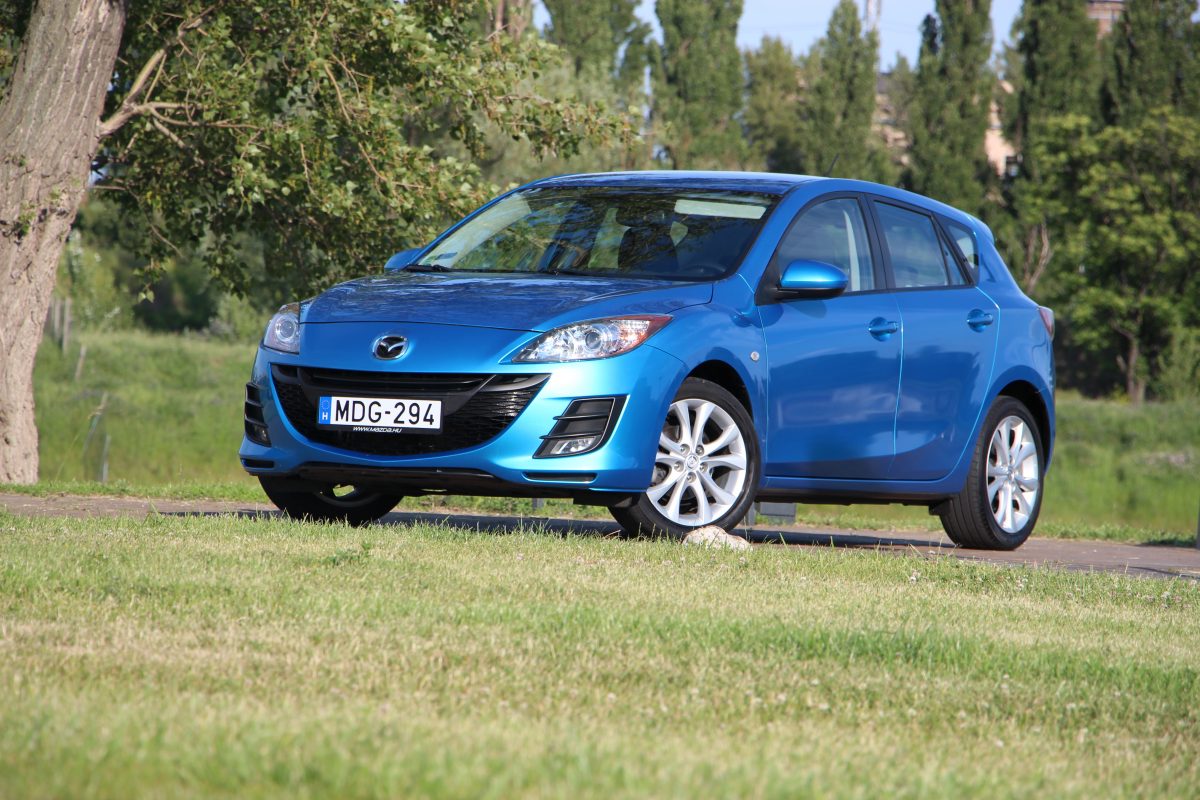 MAZDA 3