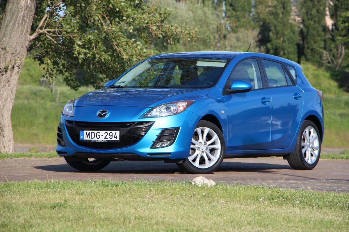 MAZDA 3