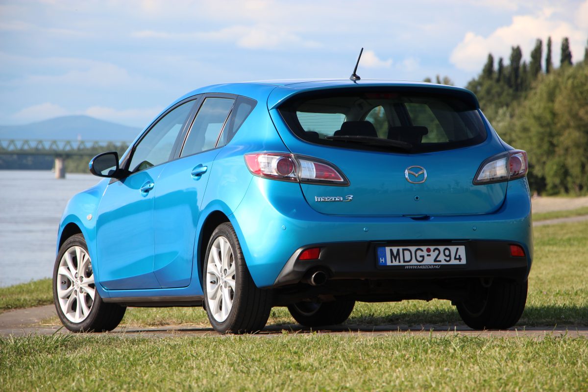 MAZDA 3
