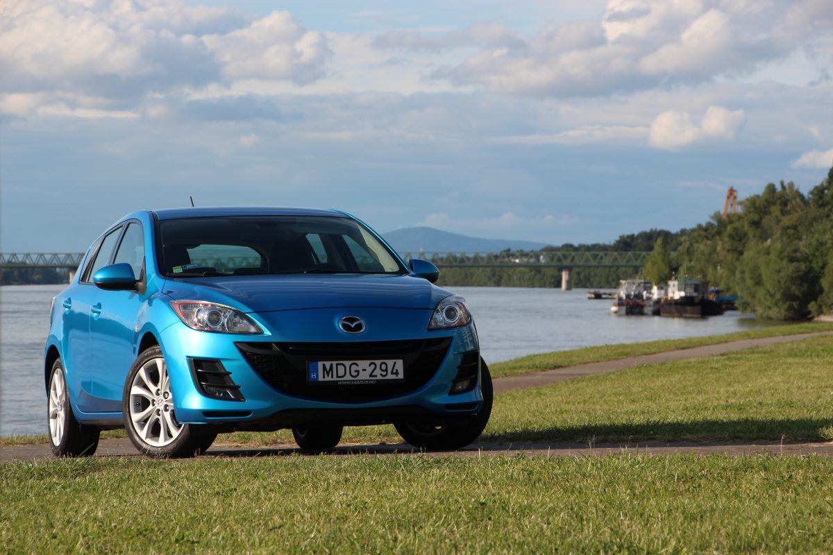 MAZDA 3