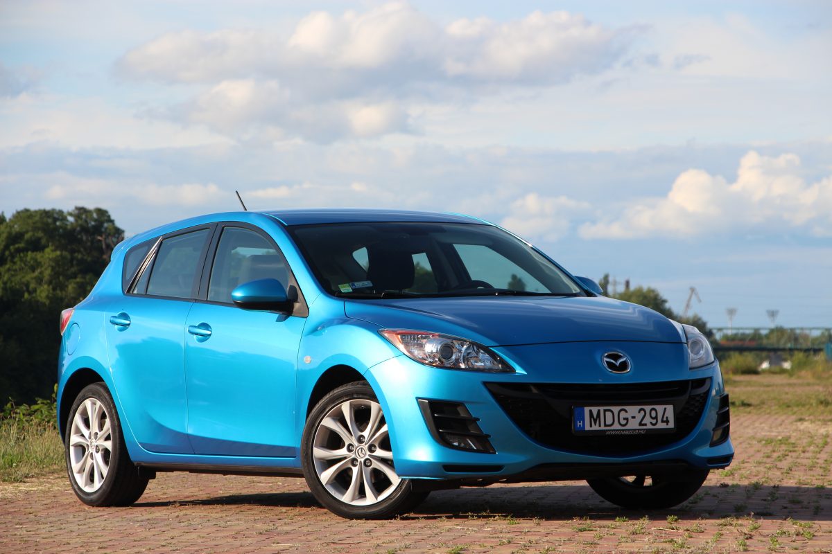 MAZDA 3