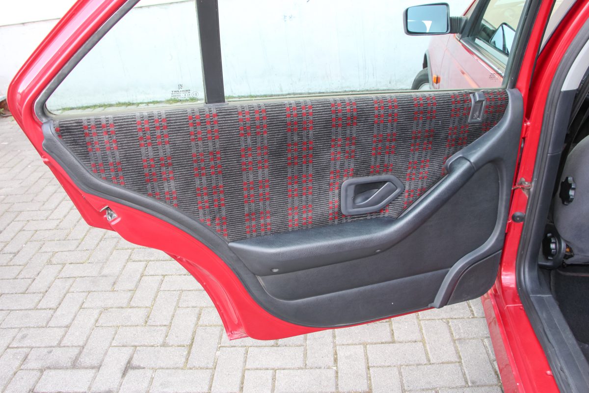 PEUGEOT 405