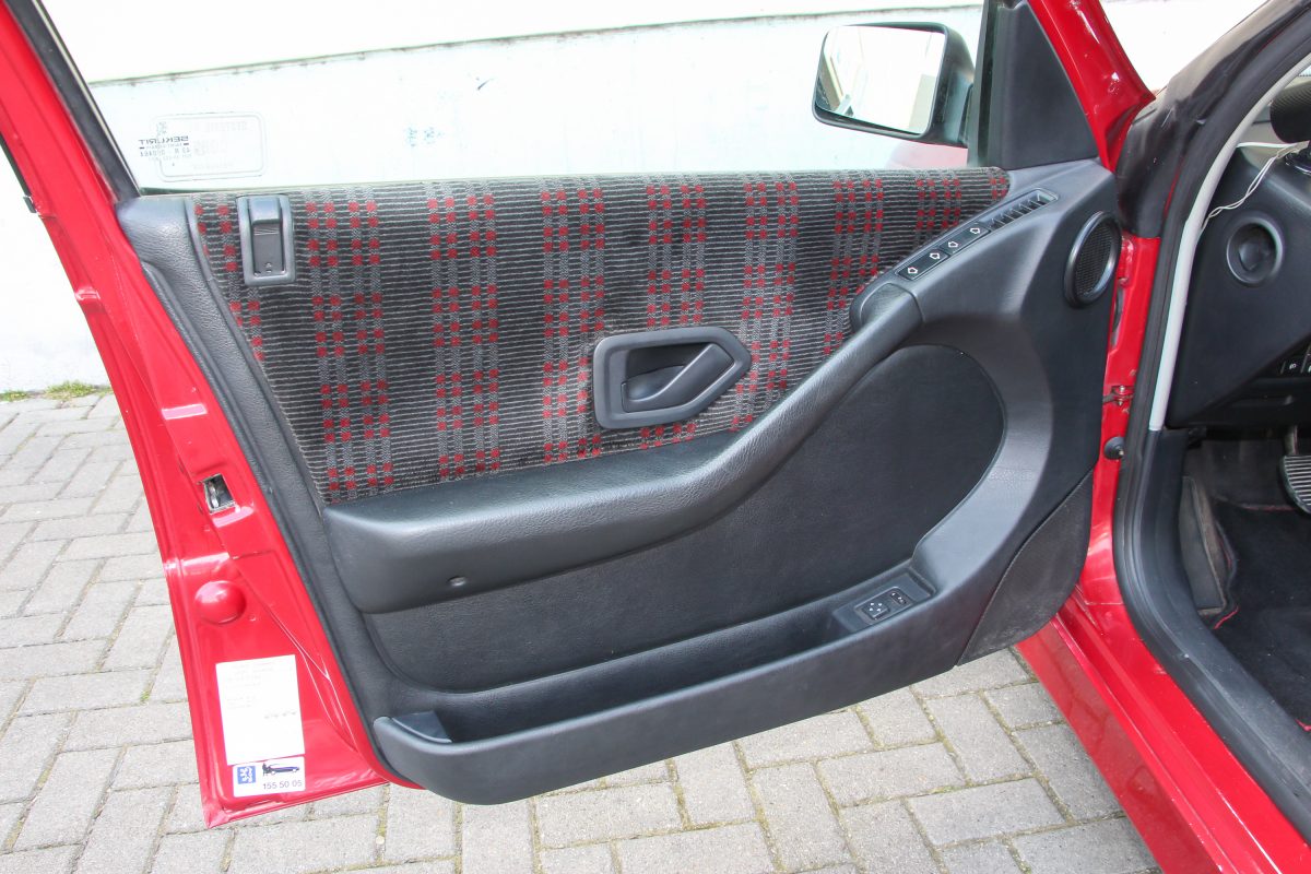 PEUGEOT 405