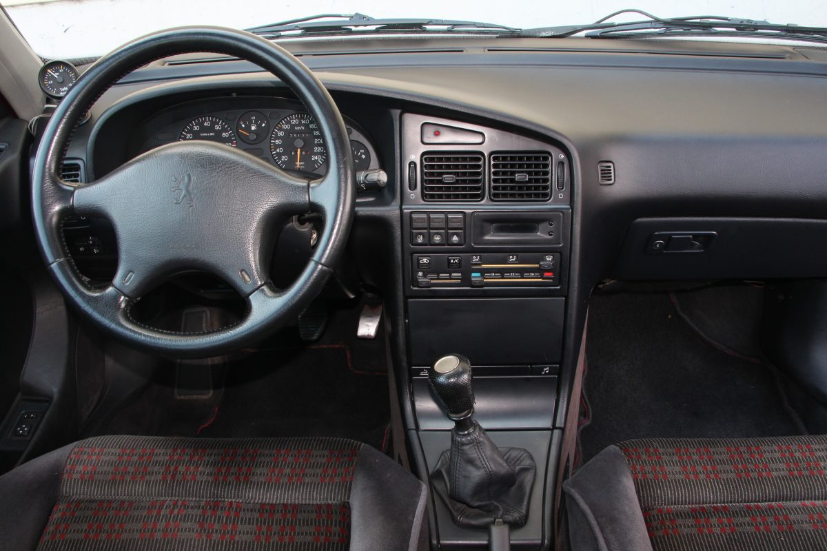PEUGEOT 405