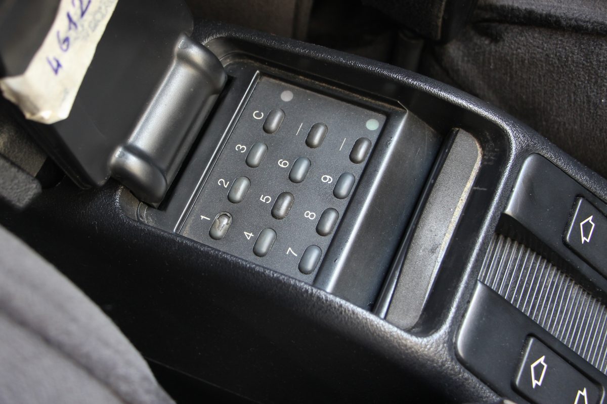 PEUGEOT 405