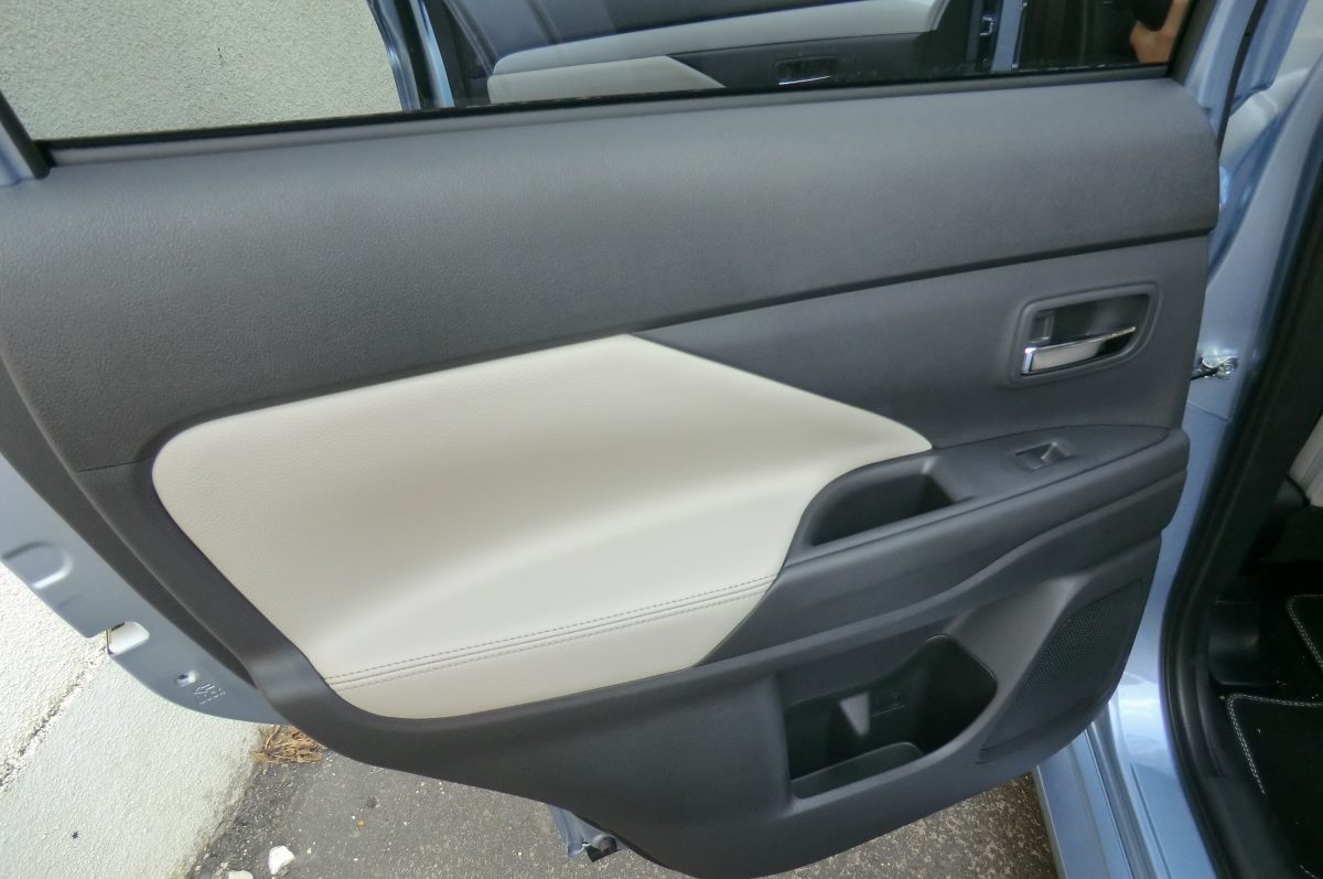 MITSUBISHI OUTLANDER