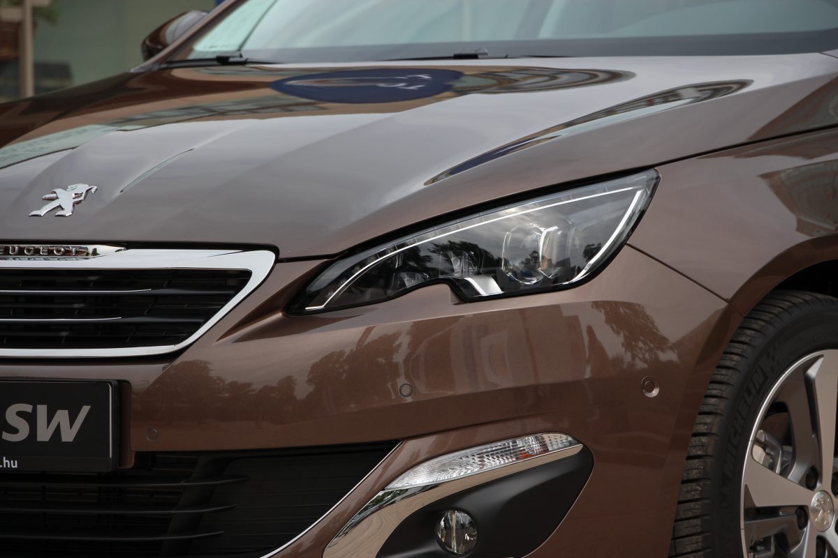PEUGEOT 308