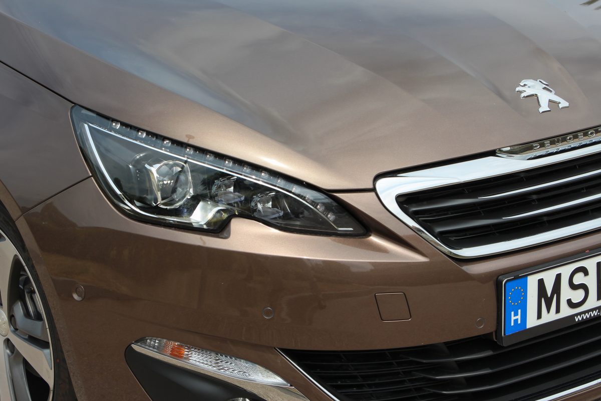 PEUGEOT 308