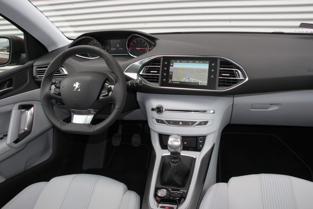 PEUGEOT 308
