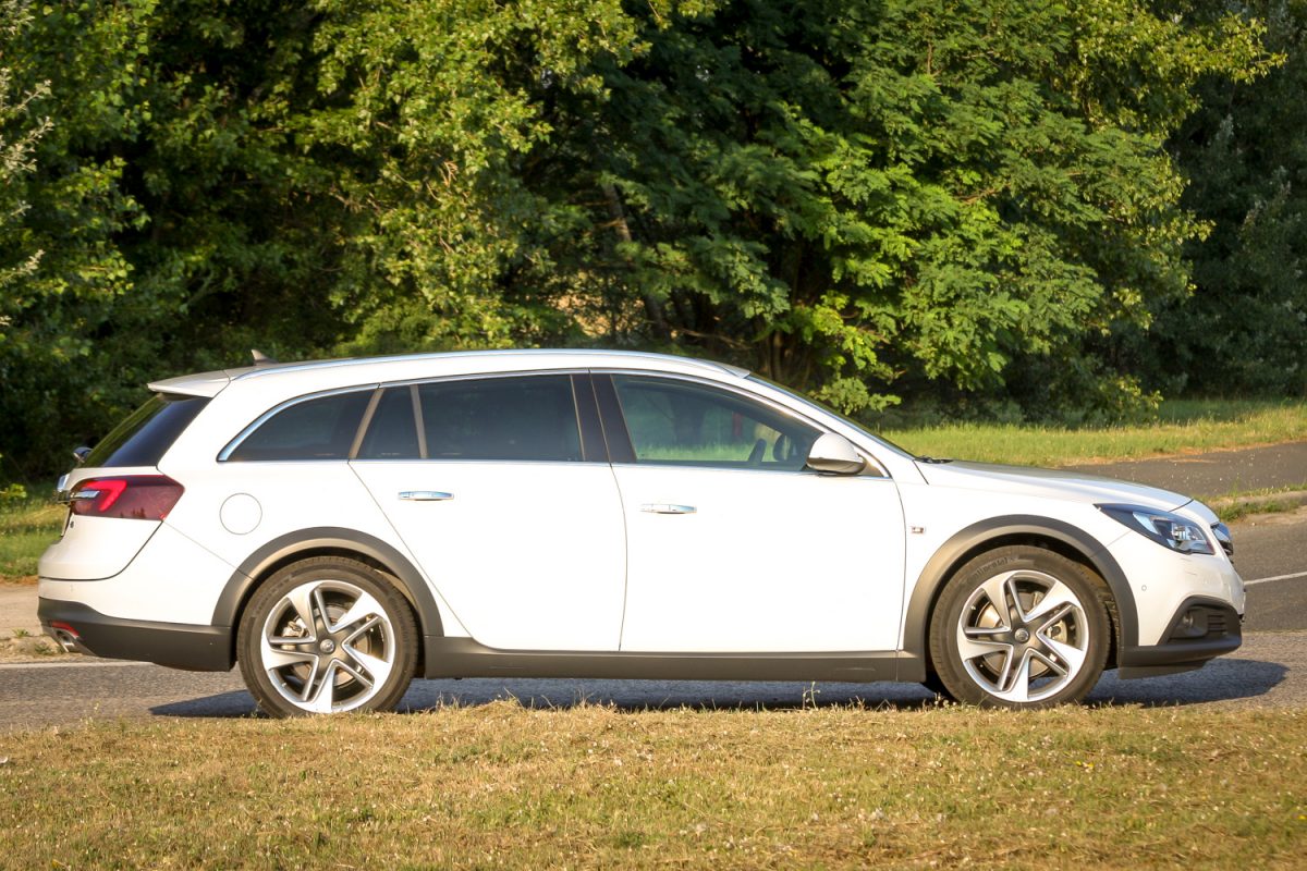 OPEL INSIGNIA
