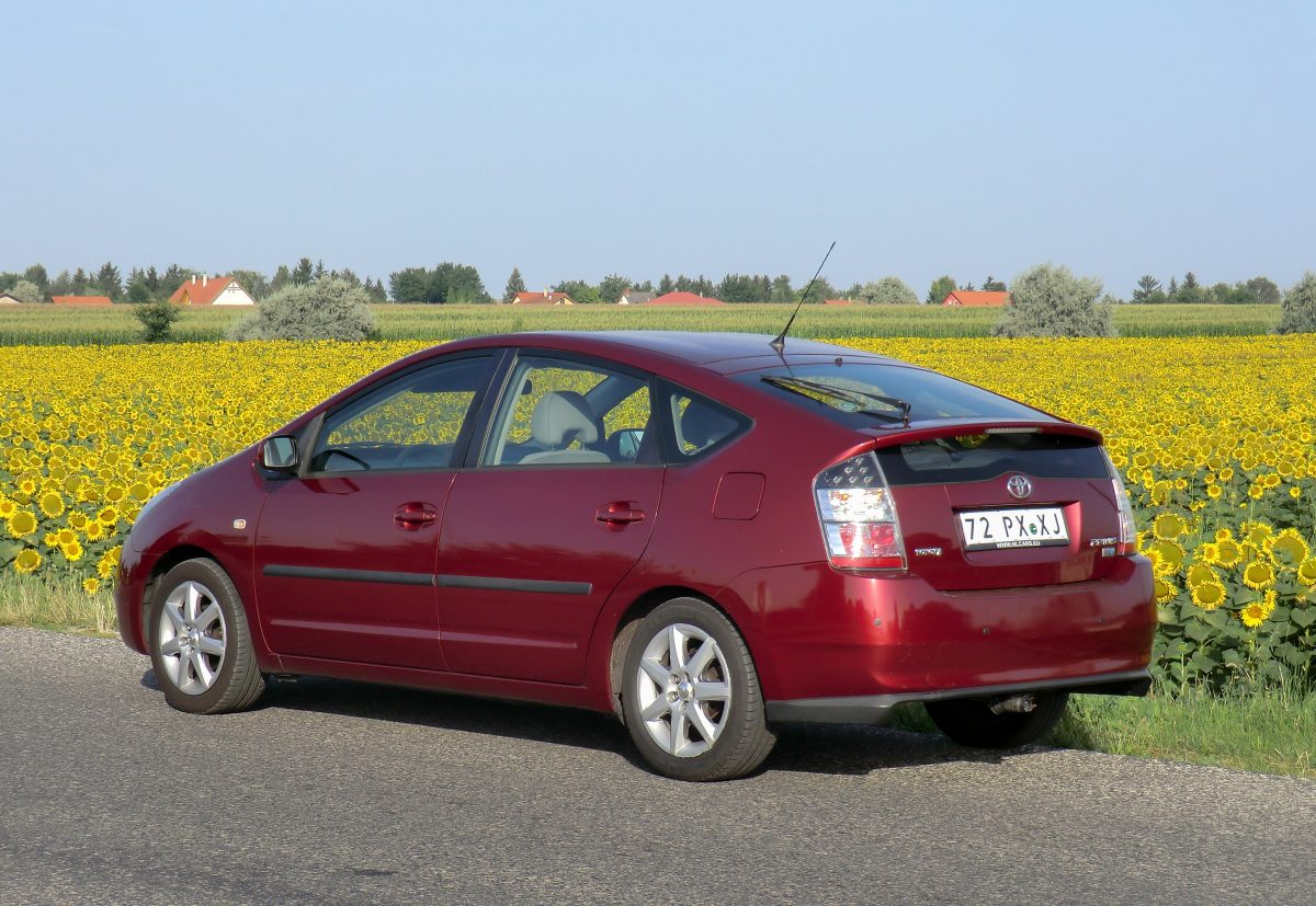 TOYOTA PRIUS
