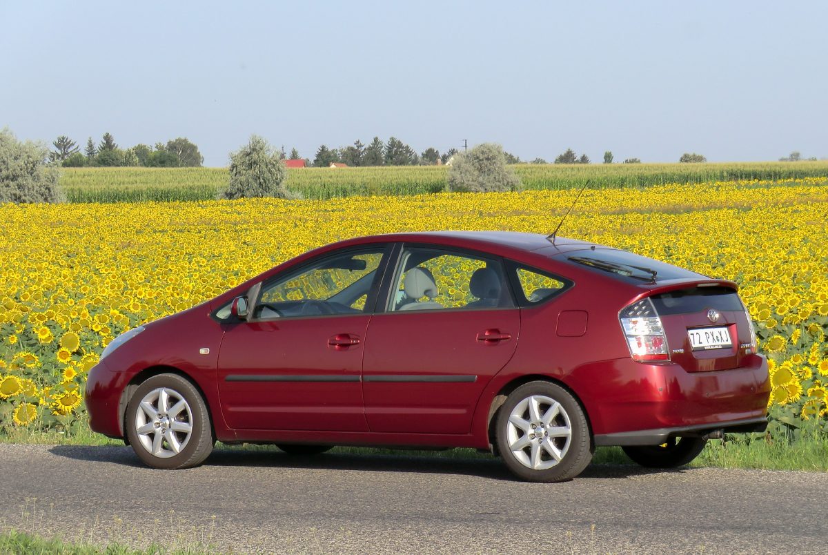 TOYOTA PRIUS