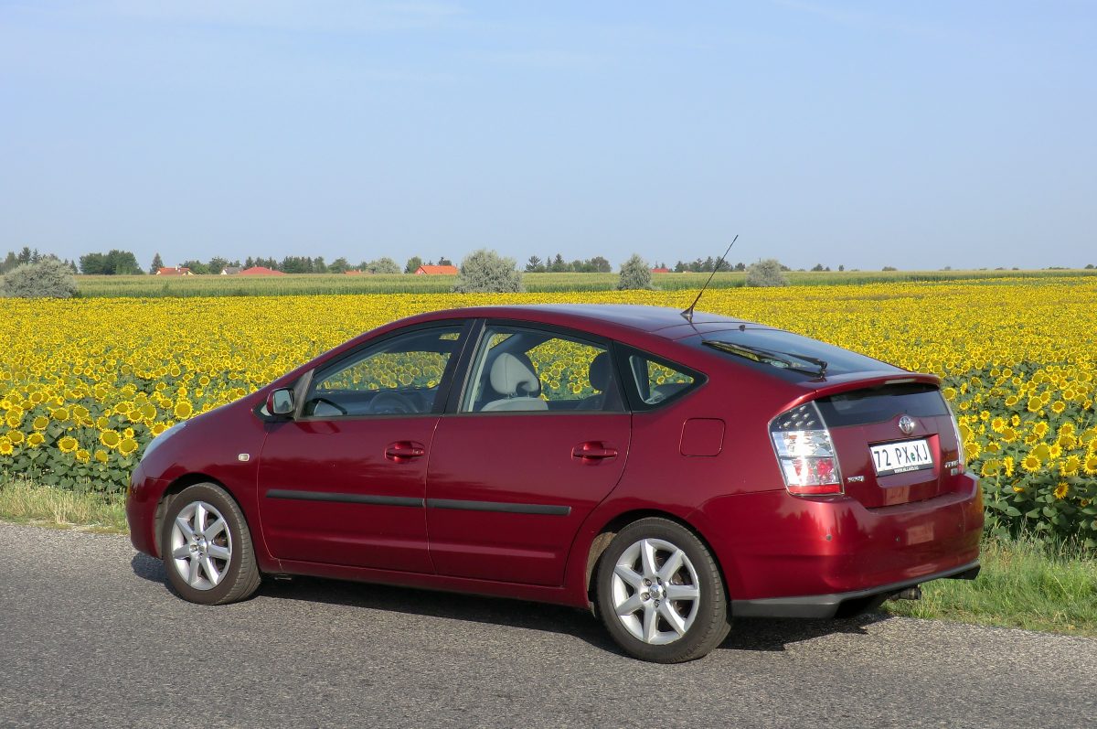 TOYOTA PRIUS