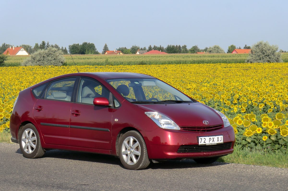 TOYOTA PRIUS