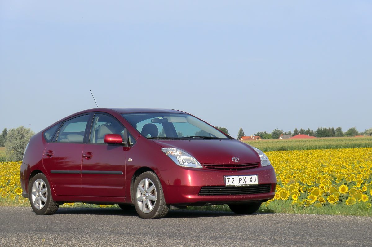 TOYOTA PRIUS