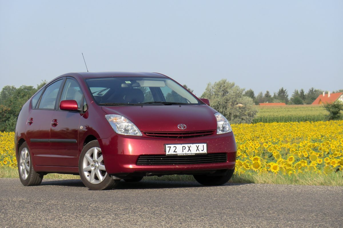TOYOTA PRIUS