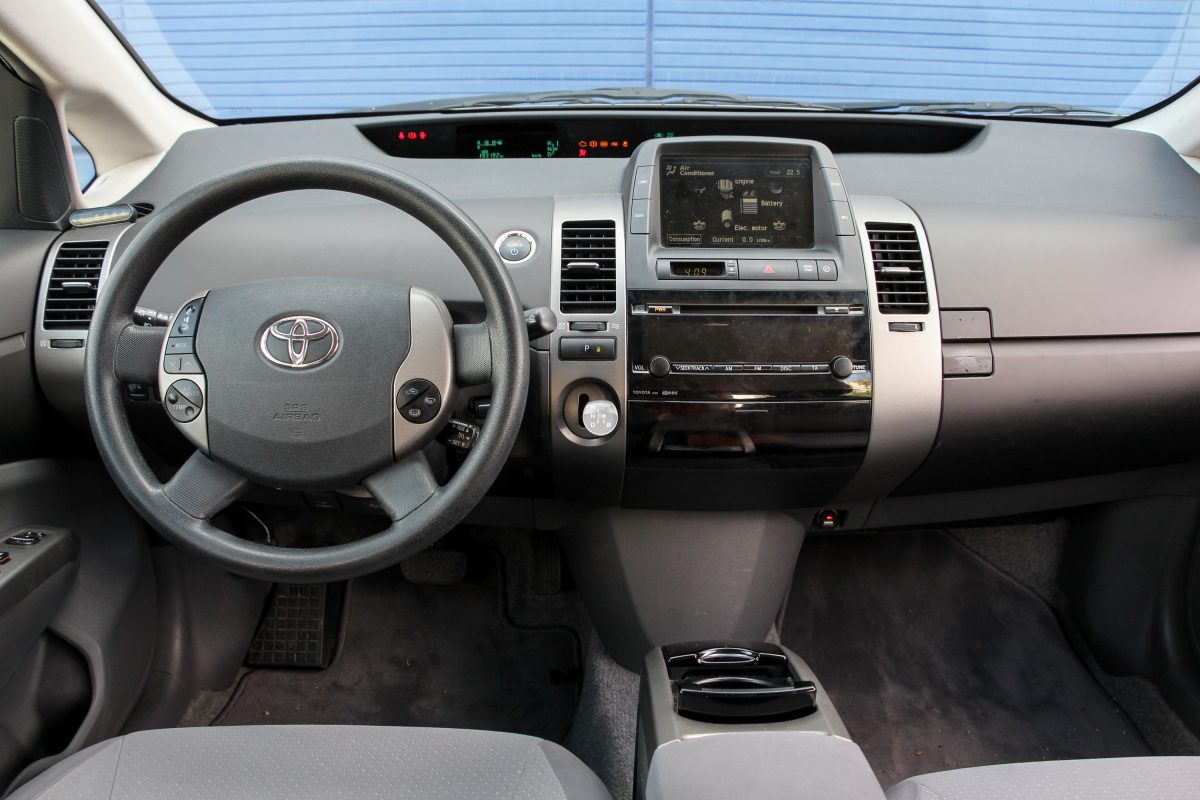 TOYOTA PRIUS
