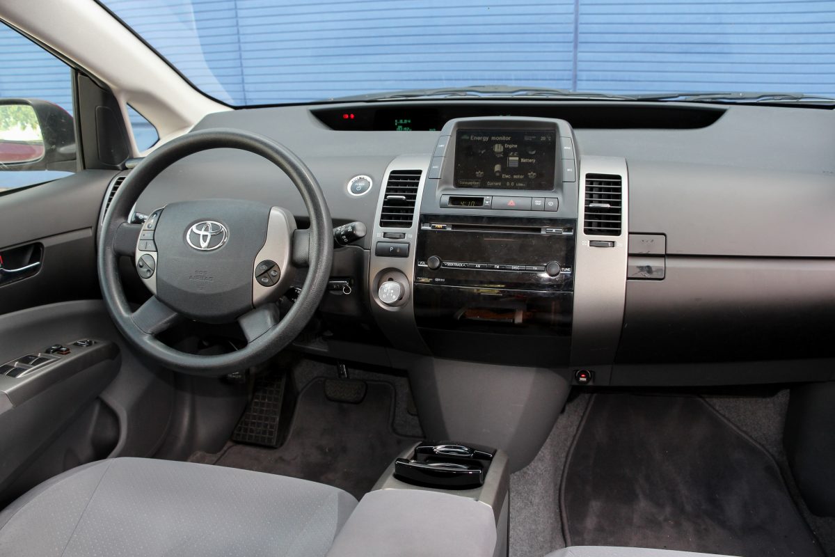 TOYOTA PRIUS
