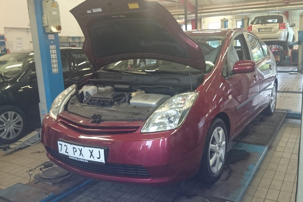 TOYOTA PRIUS