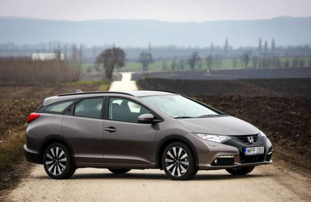 Családi idill - itthon a Honda Civic Tourer