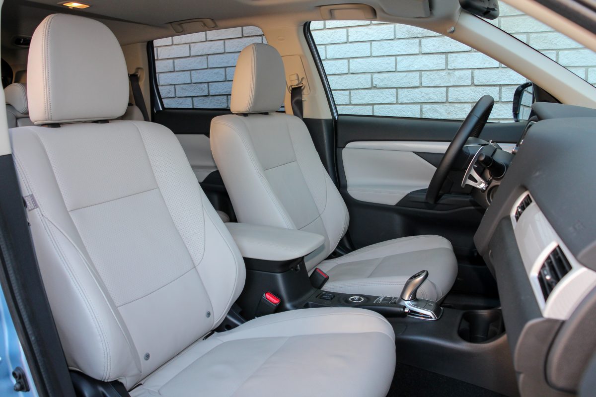 MITSUBISHI OUTLANDER