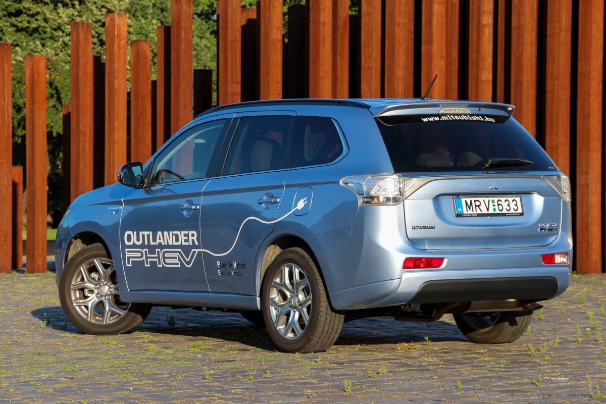 MITSUBISHI OUTLANDER