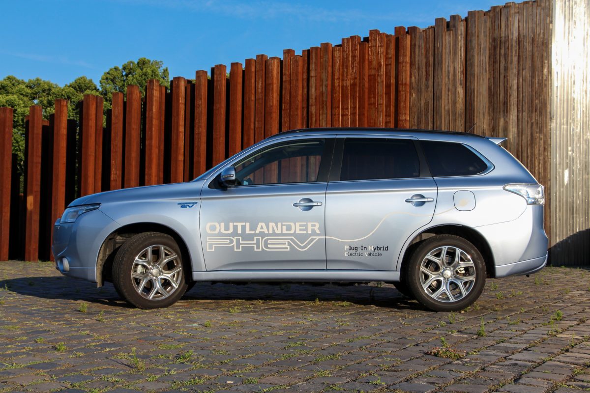 MITSUBISHI OUTLANDER
