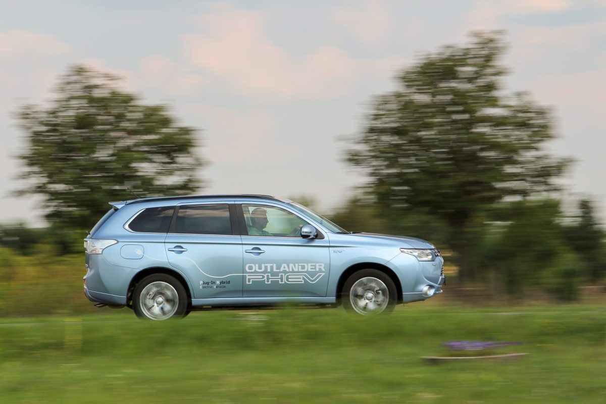 MITSUBISHI OUTLANDER