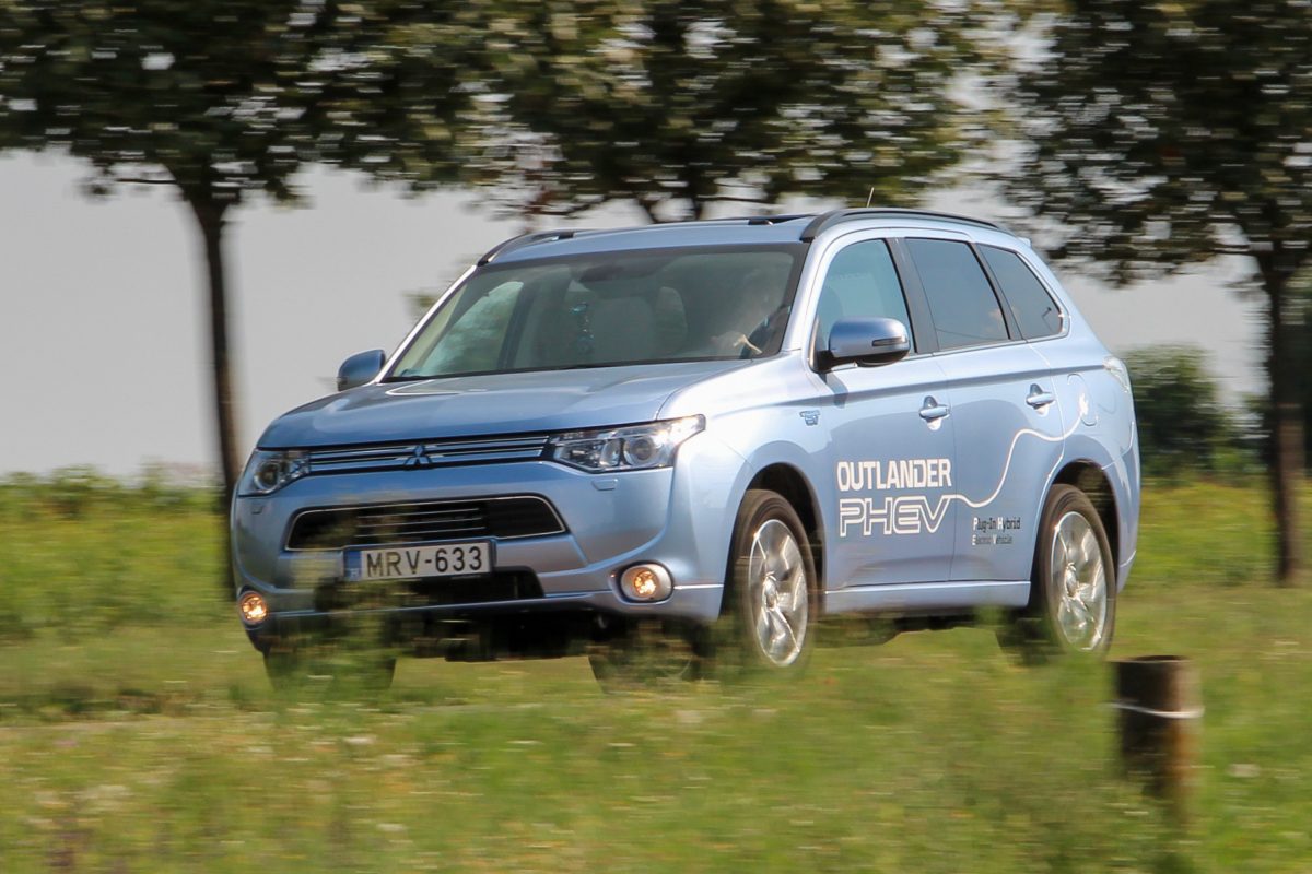 MITSUBISHI OUTLANDER