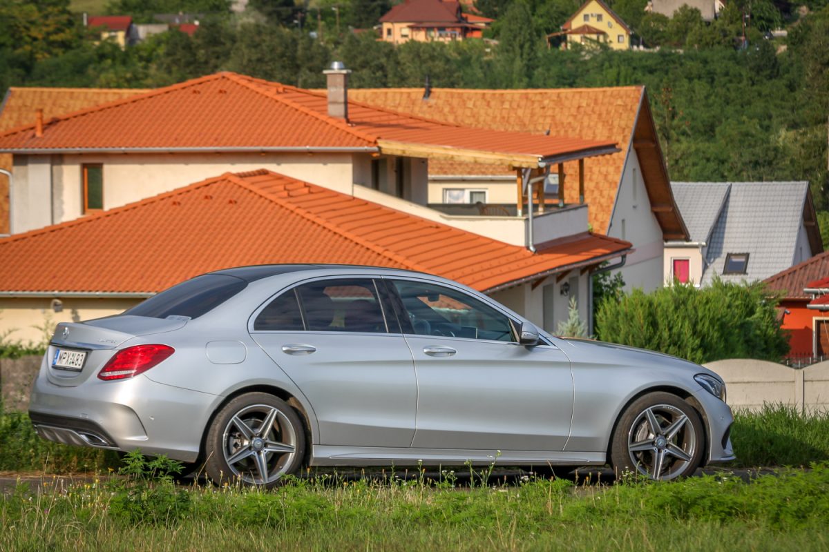 MERCEDES-BENZ C-OSZTÁLY