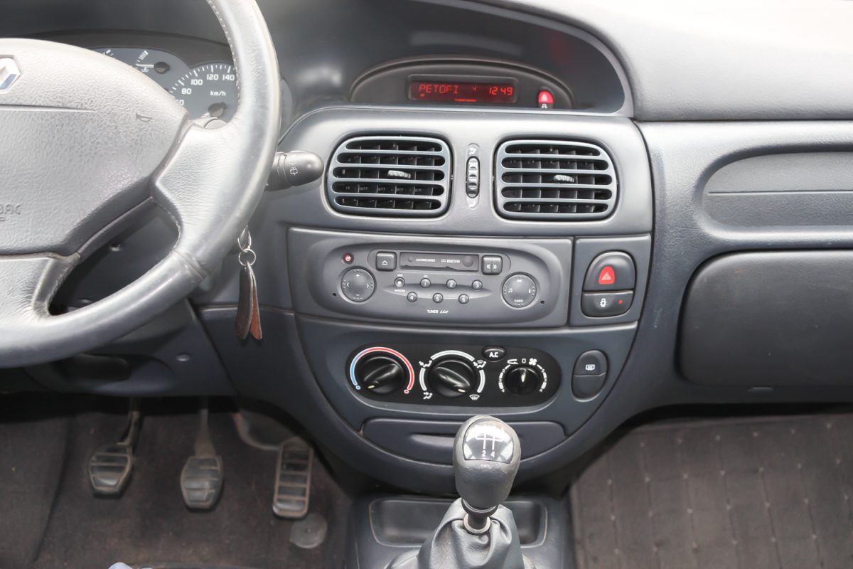 RENAULT