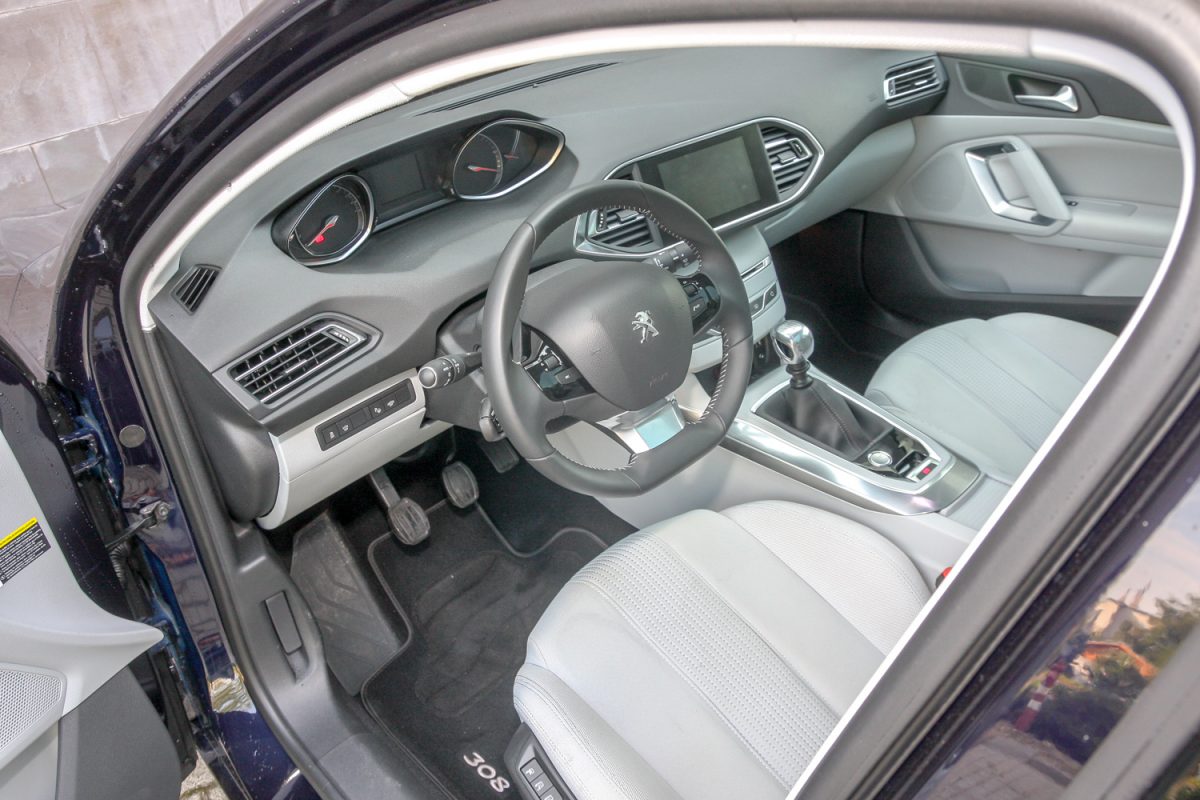 PEUGEOT 308