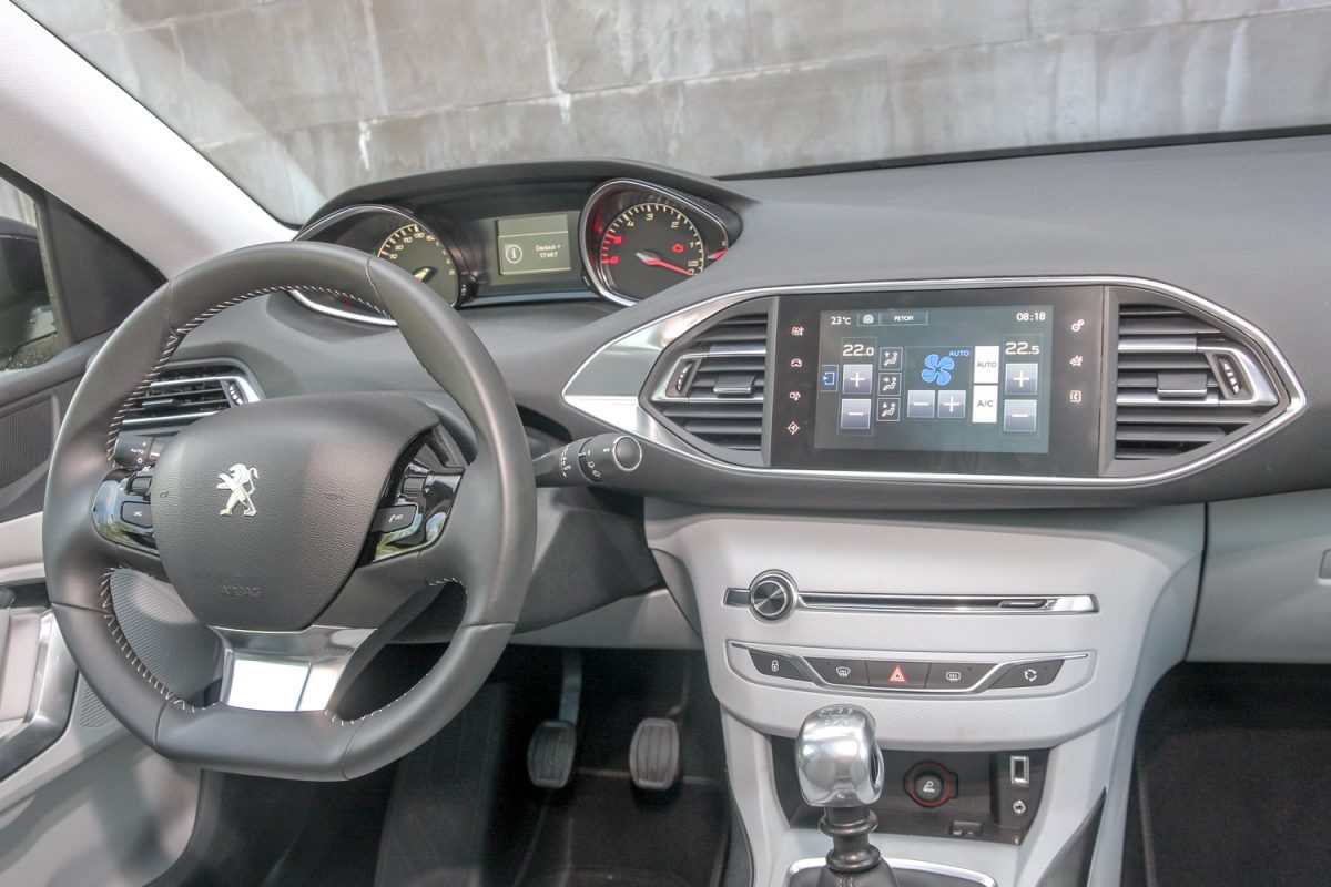 PEUGEOT 308