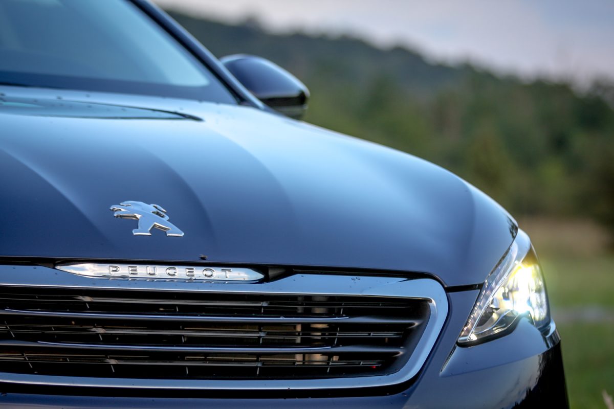 PEUGEOT 308