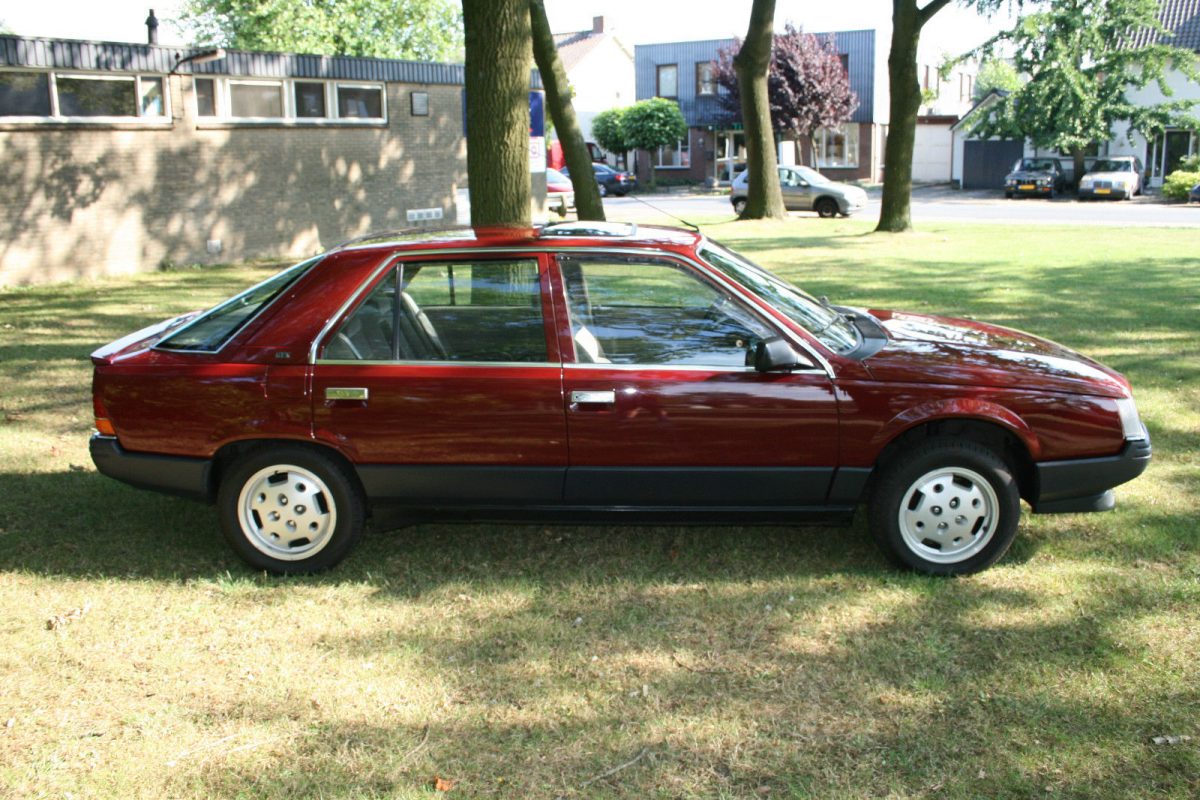 RENAULT R 25