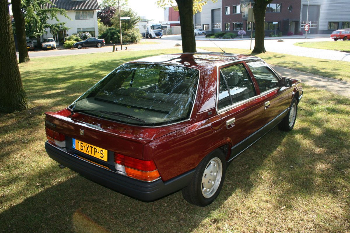 RENAULT R 25