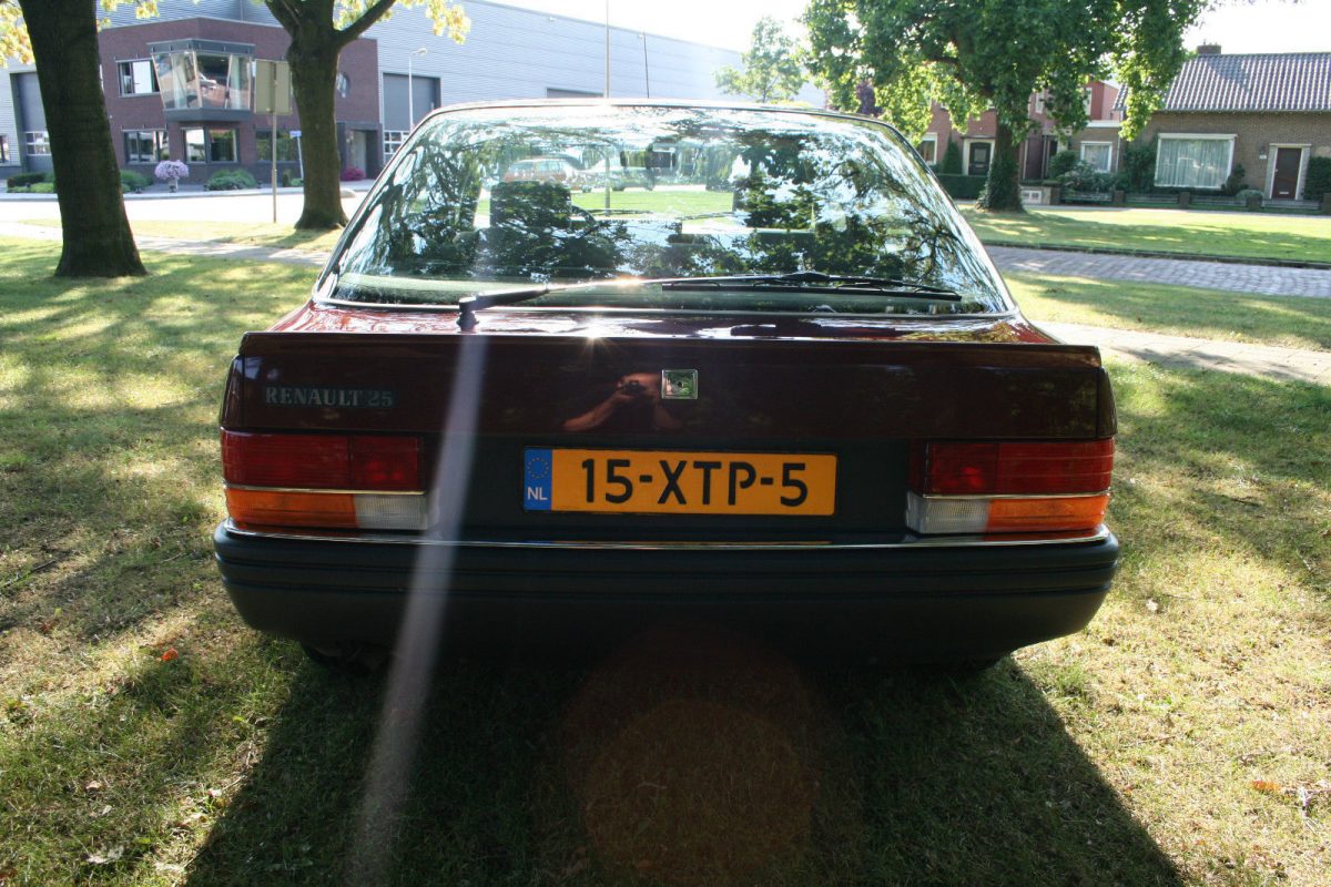 RENAULT R 25