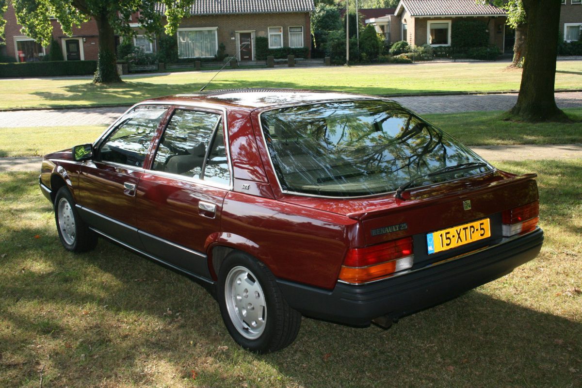 RENAULT R 25