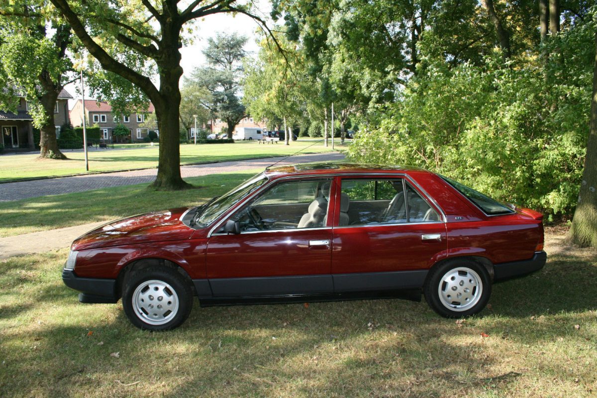 RENAULT R 25