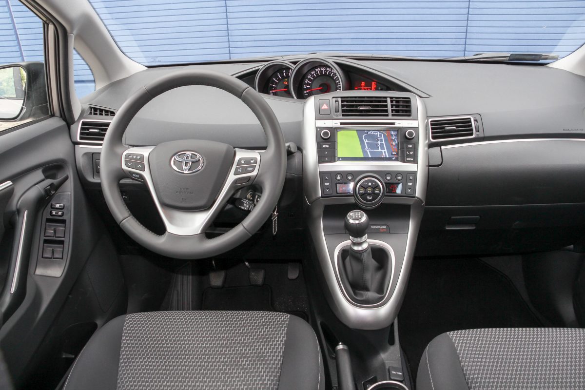 TOYOTA VERSO